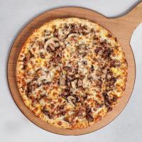 پیتزا گوشت و قارچ آمریکایی