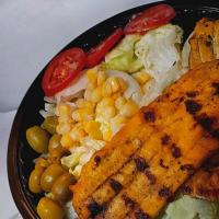 سالاد سزار با مرغ گریل شده