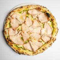 پیتزا بوقلمون و پستو ریحون ناپولیتن