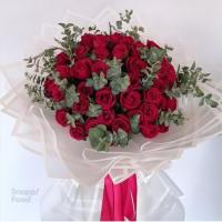 دسته گل رز ۶۰ شاخه قرمز