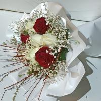 دسته گل ترکیبی رز و عروس