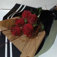 دسته گل رز هلندی قرمز