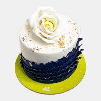 کیک فندانت رز سفید سرمه ای