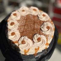 کیک نسکافه و شکلات خامه ای ۷۵۰ الی ۸۵۰ گرم ( ۸ تا ۱۰ نفره )