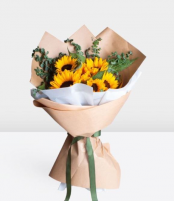 دسته گل آفتابگردان روز آفتابی
