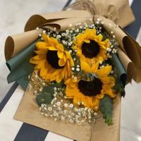 دسته گل آفتاب گردان و عروس