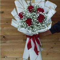 دسته گل رز و ژیپسوفیلا مدل پرسیکا