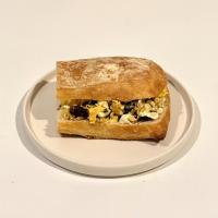 ساندویچ نیمرو خرما