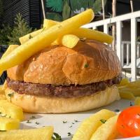 همبرگر مخصوص پینار