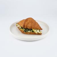 کروسان پنیر تخم مرغ اسفناج