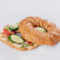 سیمیت نان و پنیر و گردو و ریحان