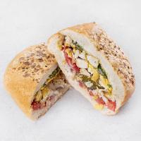 ساندویچ مرغ با پنیر گودا