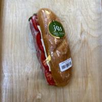 ساندویچ سالامی و بوقلمون