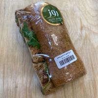 ساندویچ مرغ گریل با سس پستو