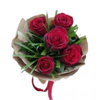 دسته گل تزیین شده وکاغذ ارایی رزهلندی