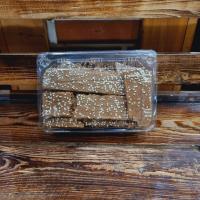 بیسکویت کراکر جو و شیره خرما