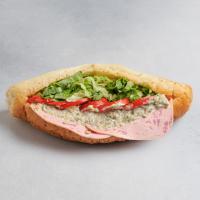 ساندویچ کالباس گوشت سرد