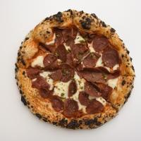 پیتزا پپرونی ناپولیتن