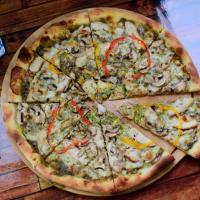 پیتزا چیکن پستو ایتالیایی