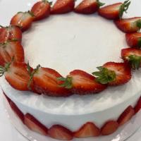 کیک توت فرنگی