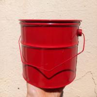 سطل فلزی قرمز