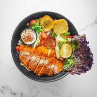 سالاد سزار با مرغ سوخاری