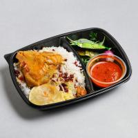 نیم پرس زرشک پلو با سینه مرغ سس پز