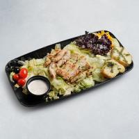 نیم پرس سالاد سزار با مرغ گریل