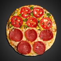 پیتزا نصف پپرونی + نصف سبزیجات