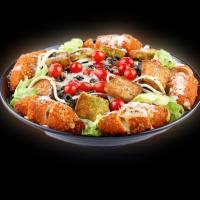 سالاد سزار با مرغ سوخاری