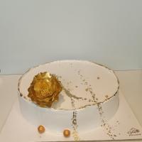 کیک وانیلی بزرگ