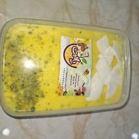 بستنی سنتی زعفرانی خامه ای با مغز پسته