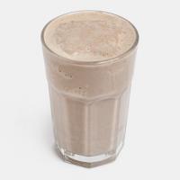 شیک پروتئین شکلات و کره بادام زمینی