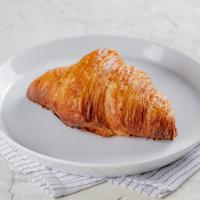 کروسان خامه و مربا توت فرنگی