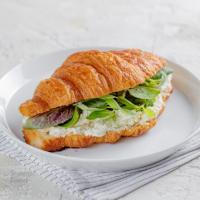 کروسان پنیر و ریحان