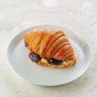 کروسان پنیر و گردو و خرما