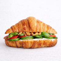 کروسان پنیر خیار