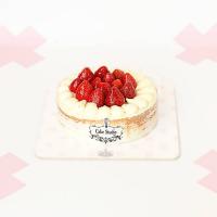کیک توت فرنگی