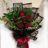 دسته گل رز هلندی با گل نرگس