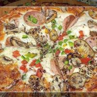 پیتزا قارچ و سوسیس ایتالیایی