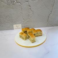 شیرینی مخصوص لاریسا