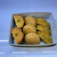 جعبه ماهگون كندو vip(ميكس كيك خشك) حدودا ١/١٠٠ كيلوگرم