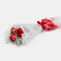 دسته گل رز قرمز 3 شاخه با عروس