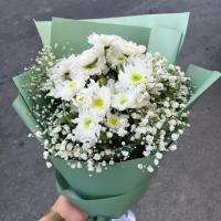 دسته گل داودی و عروس سفید