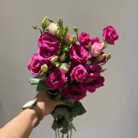 دسته گل لیسیانتوس قرمز