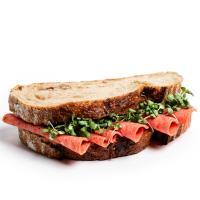 ساندویچ پپرونی پسته