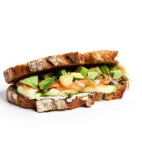 ساندویچ سلمن آواکادو