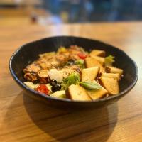 سالاد سزار با مرغ گریل