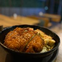 سالاد سزار با مرغ سوخاری