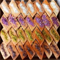 نان یوخه زعفرانی مخصوص شیراز